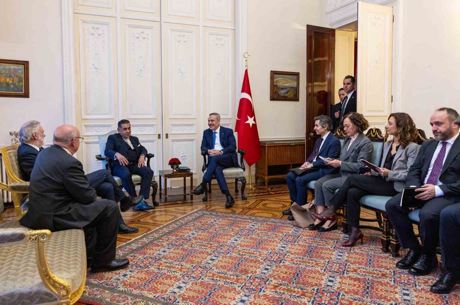 disisleri bakani fidan ingiliz parlamentosu uyeleriyle bir araya geldi 4 ODaiDPKn