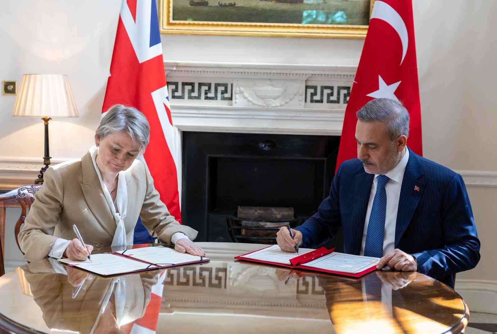 disisleri bakani fidan ingilterede 7