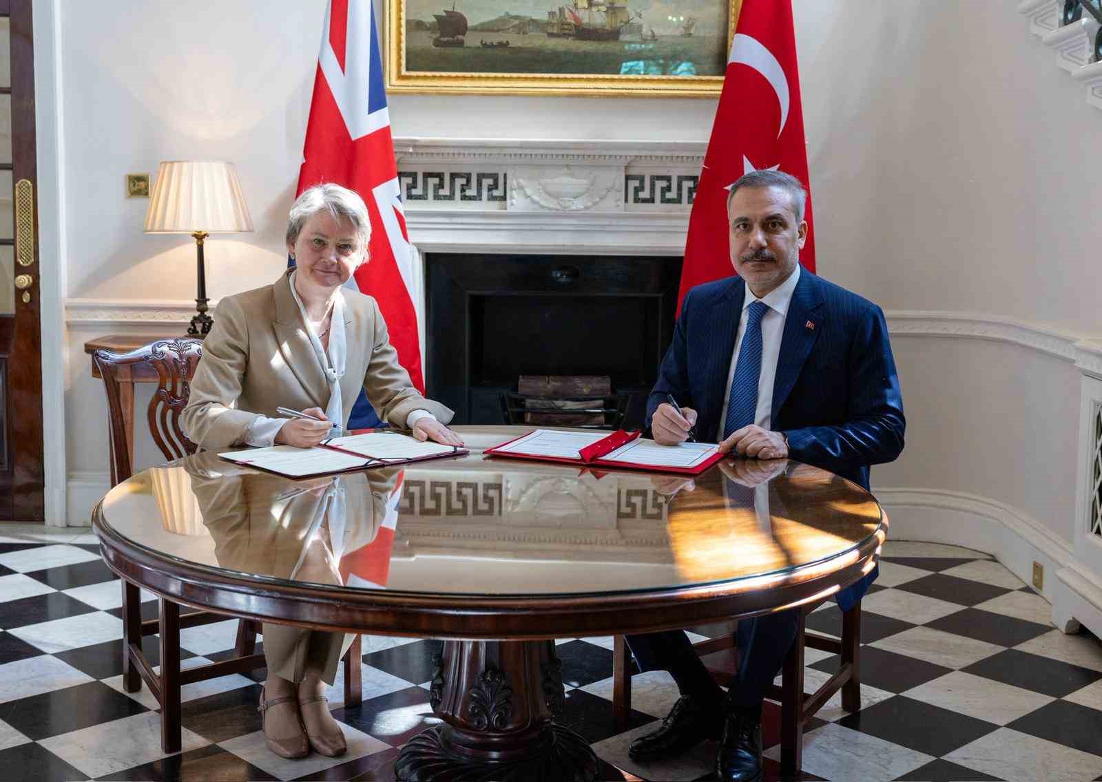 disisleri bakani fidan ingilterede 9 lNS5R2LH