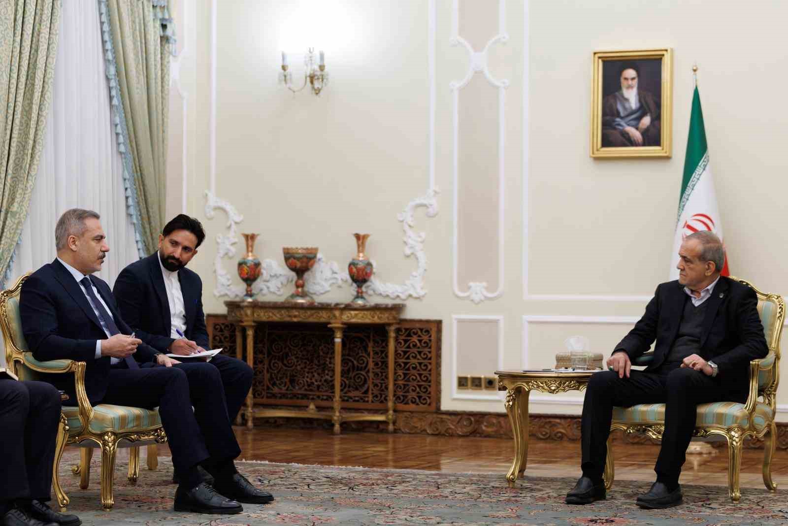 Dışişleri Bakanı Fidan, İran Cumhurbaşkanı Pezeşkiyan ile görüştü 9 disisleri bakani fidan iran cumhurbaskani pezeskiyan ile gorustu 5 RQfpgyu6
