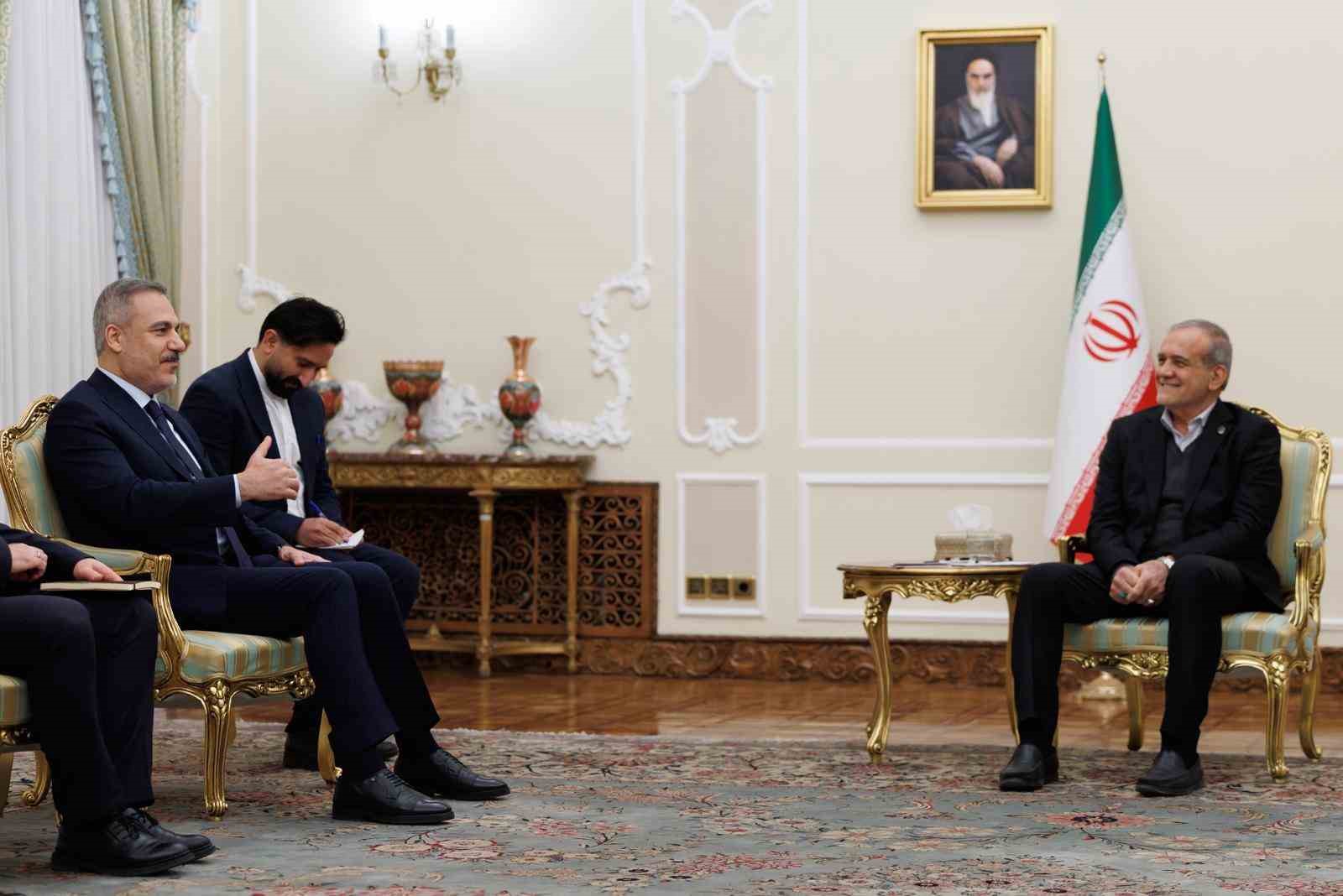 Dışişleri Bakanı Fidan, İran Cumhurbaşkanı Pezeşkiyan ile görüştü 11 disisleri bakani fidan iran cumhurbaskani pezeskiyan ile gorustu 7 W5suWLCS