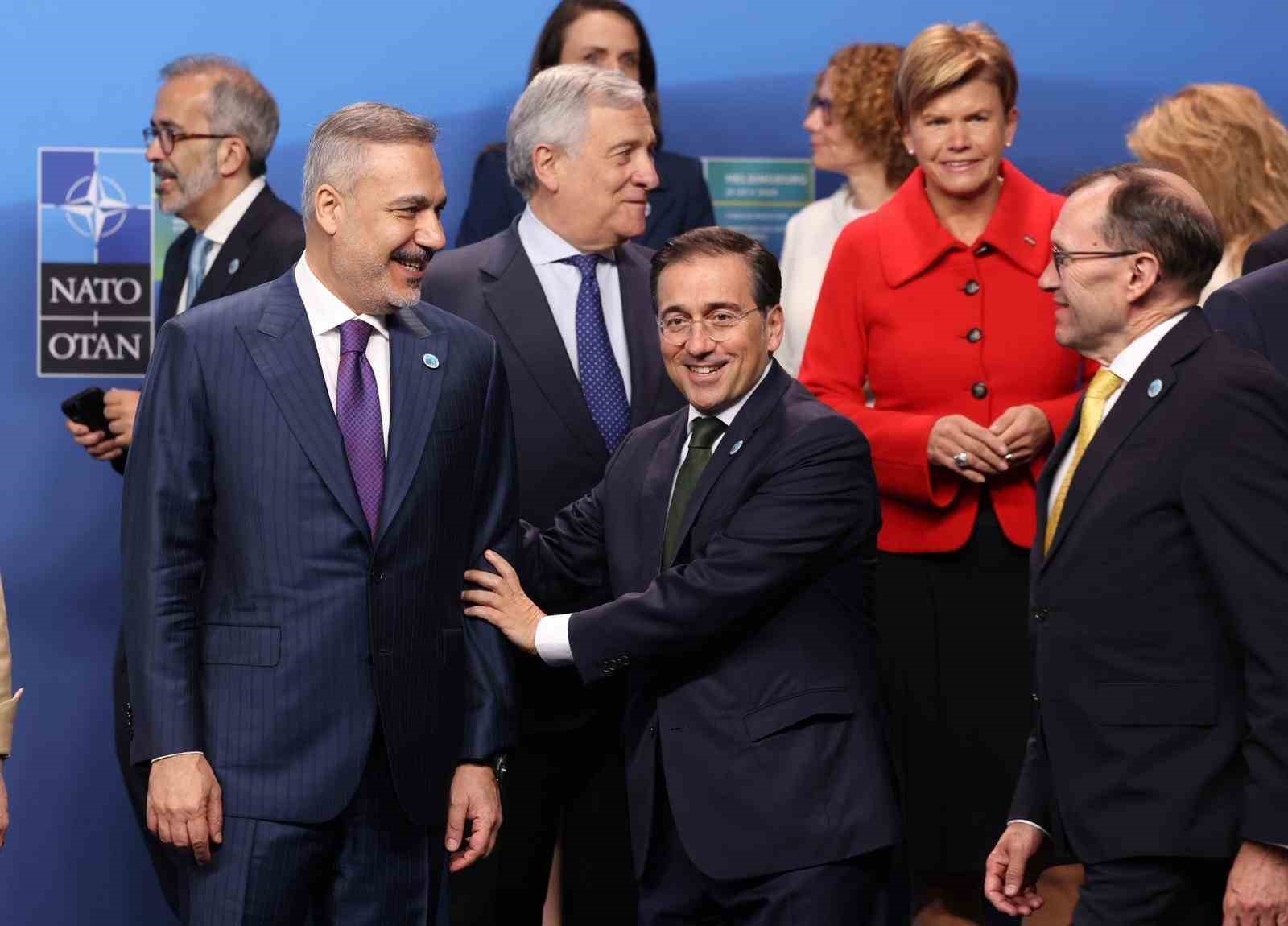 Dışişleri Bakanı Fidan, İsveç’te NATO Dışişleri Bakanları aile fotoğrafına katıldı 6 disisleri bakani fidan isvecte nato disisleri bakanlari aile fotografina katildi 2