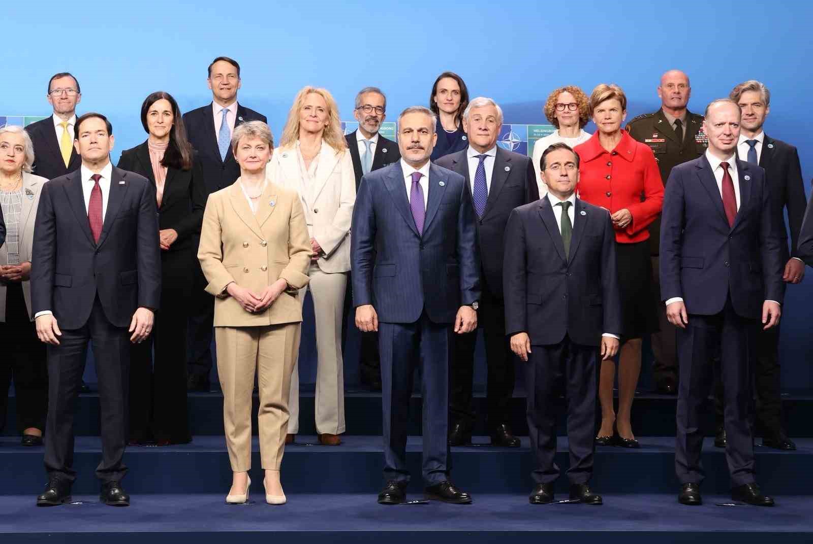 Dışişleri Bakanı Fidan, İsveç’te NATO Dışişleri Bakanları aile fotoğrafına katıldı 10 disisleri bakani fidan isvecte nato disisleri bakanlari aile fotografina katildi 6 ElrDSPYH