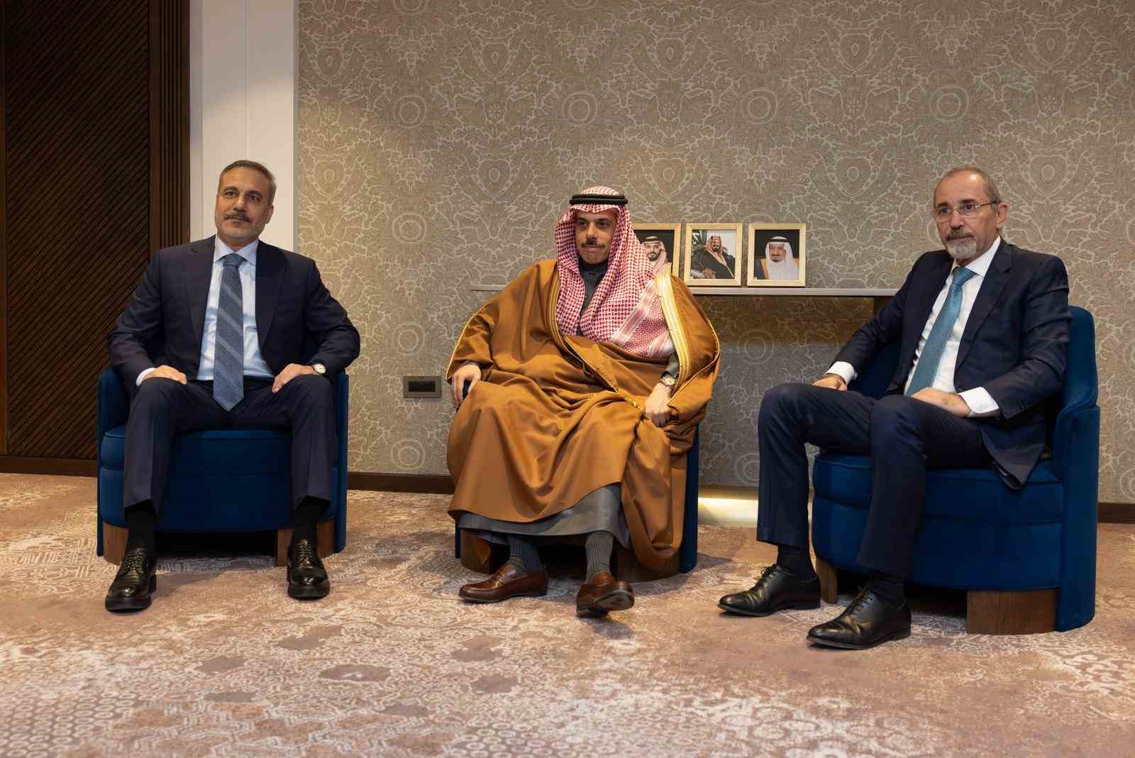 disisleri bakani fidan katarli ve urdunlu mevkidaslari ile bir araya geldi 1