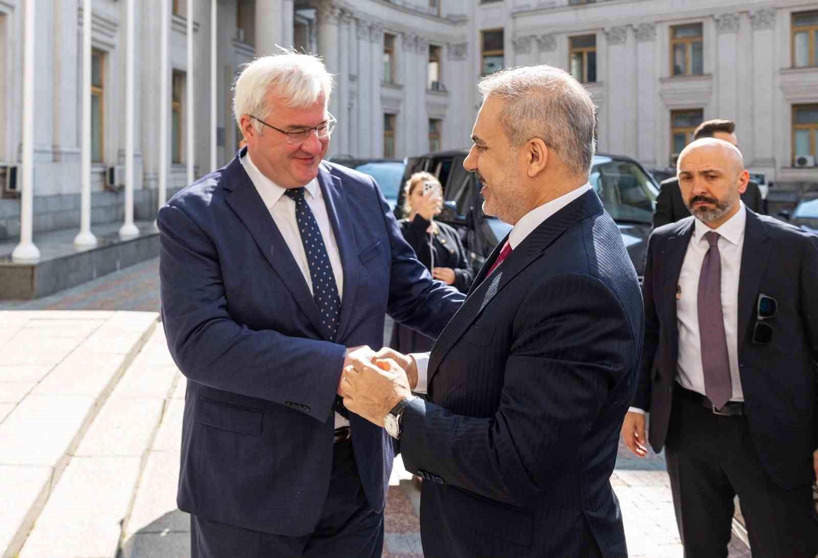 Dışişleri Bakanı Fidan Kiev’de Ukraynalı mevkidaşı Sibiha ile görüştü 4 disisleri bakani fidan kievde ukraynali mevkidasi sibiha ile gorustu 0