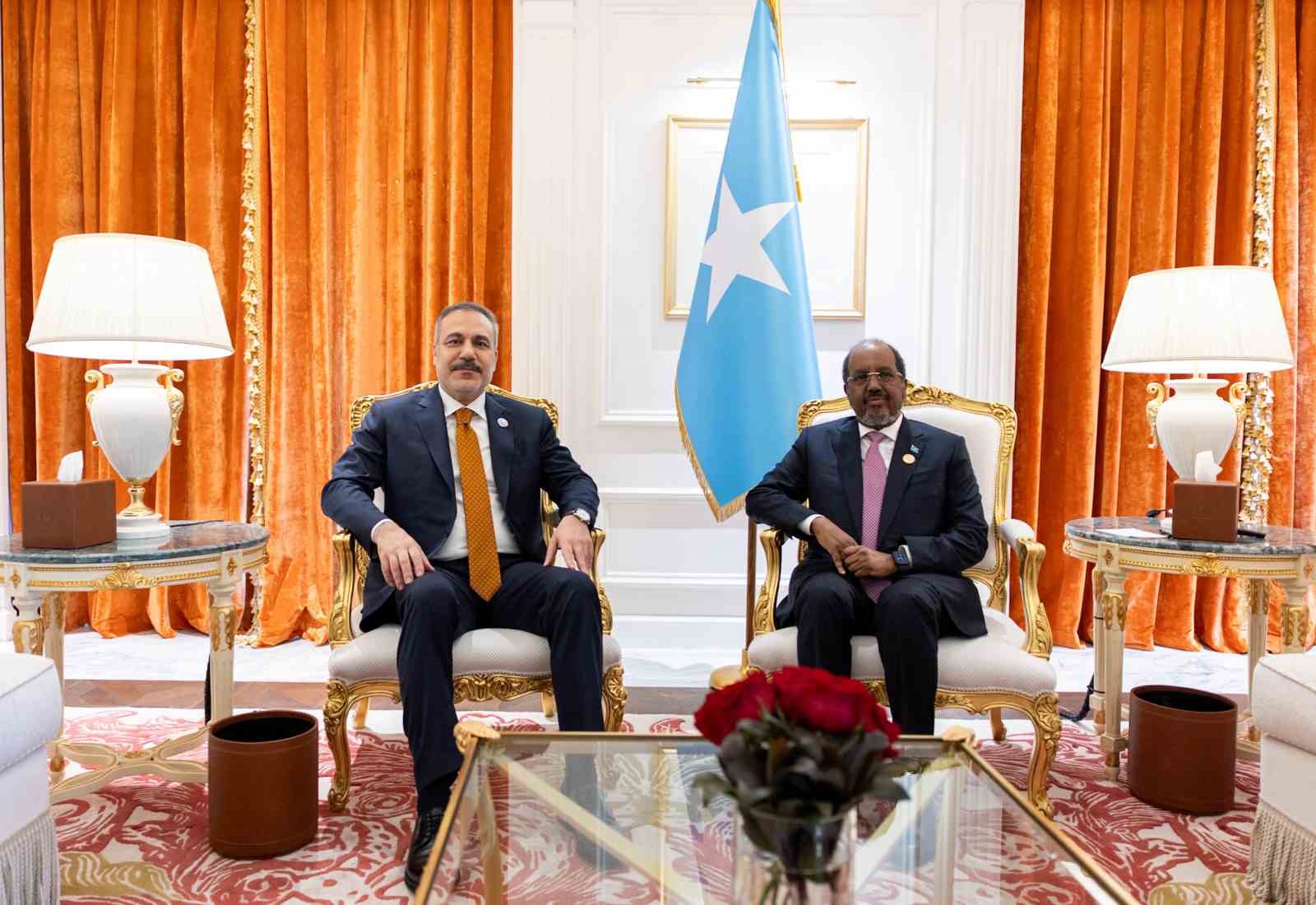 disisleri bakani fidan somali cumhurbaskani mahmud ile gorustu 0 qhAzbdU5