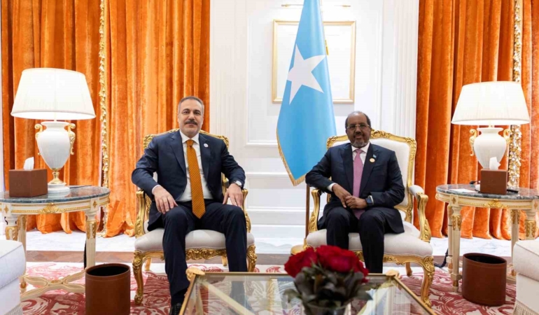disisleri-bakani-fidan-somali-cumhurbaskani-mahmud-ile-gorustu-O6bdm9Sq.jpg