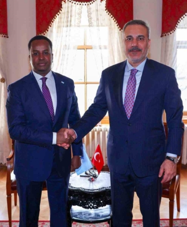 disisleri-bakani-fidan-somalili-mevkidasi-ali-ile-gorustu-H6NTfugV.jpg