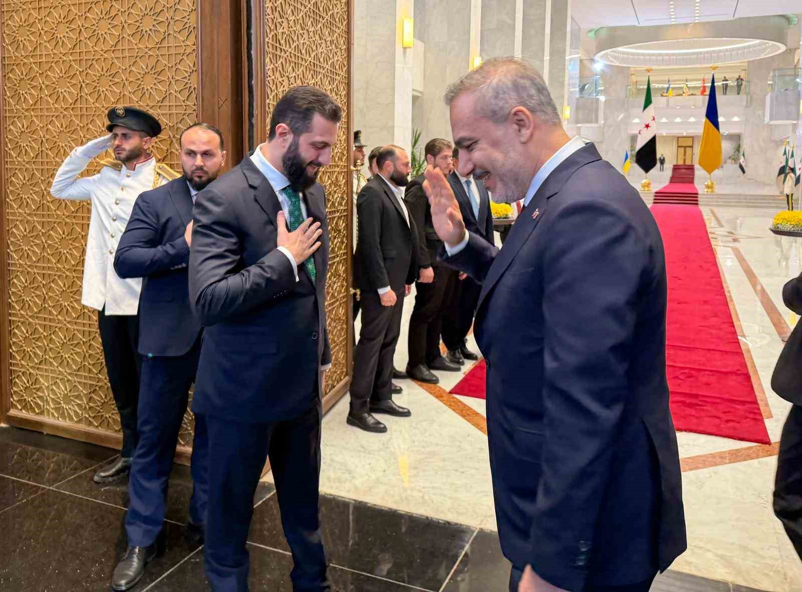 disisleri bakani fidan suriye devlet baskani es sara ile bir araya geldi 1