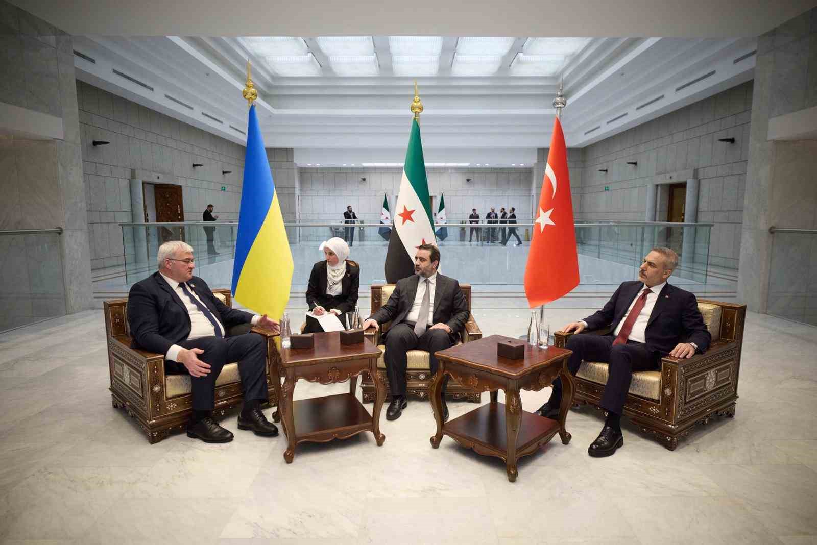 disisleri bakani fidan suriyeli ve ukraynali mevkidaslari ile uclu gorusme gerceklestirdi 0 OAMb7Ojg
