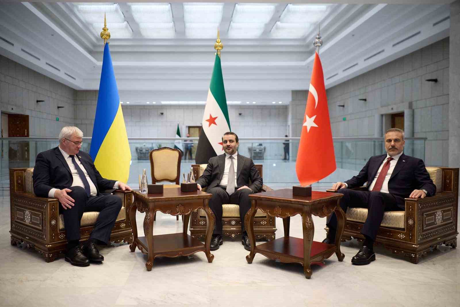 disisleri bakani fidan suriyeli ve ukraynali mevkidaslari ile uclu gorusme gerceklestirdi 3 5KITf4gL