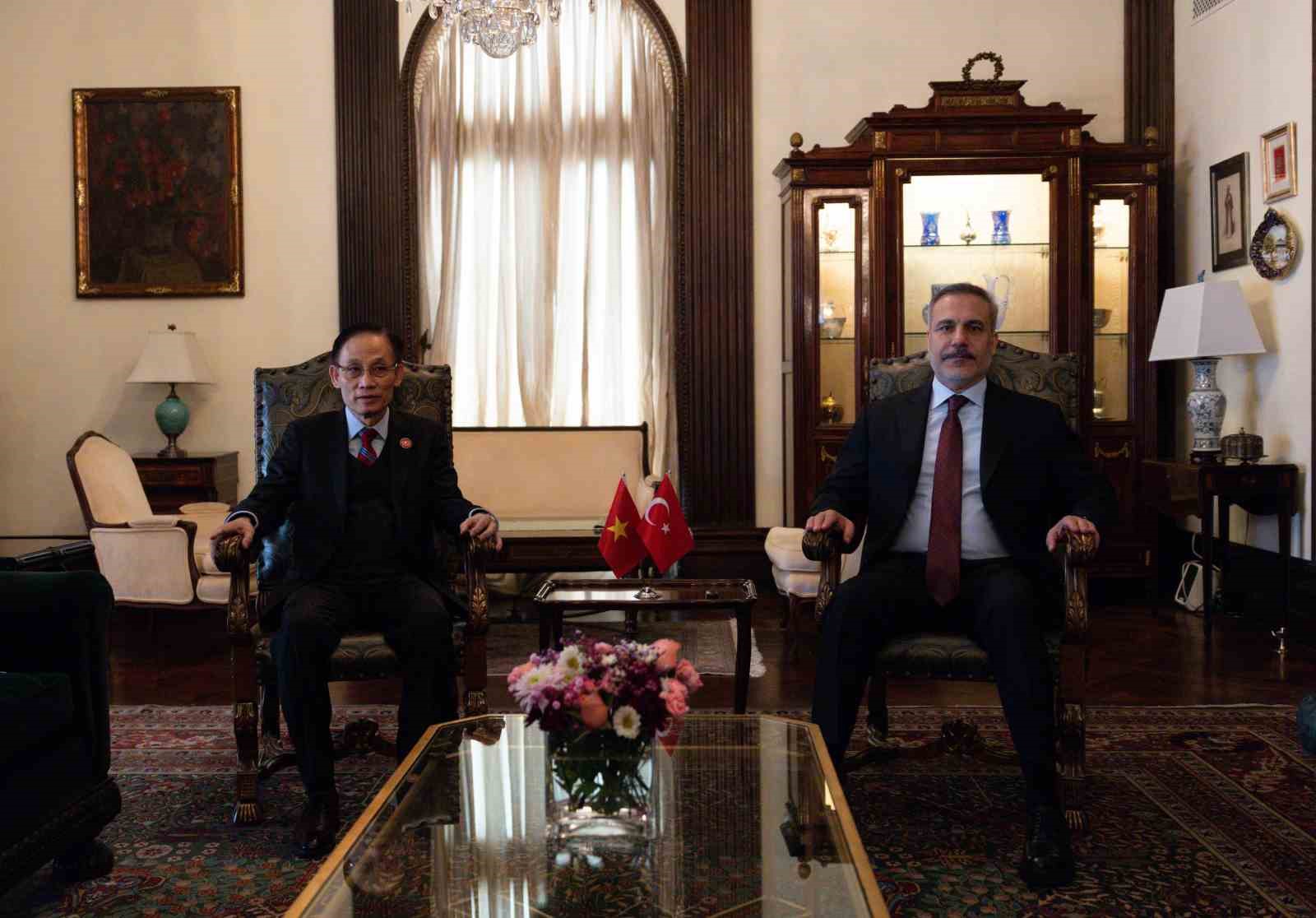 disisleri bakani fidan vietnamli mevkidasi le hoai trung ile bir araya geldi 0