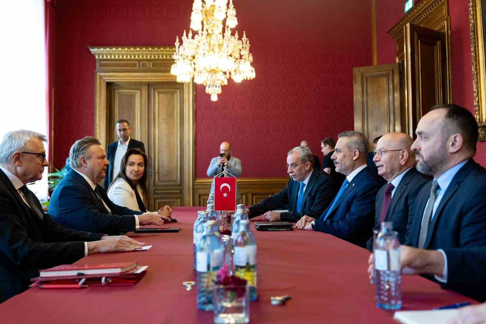 disisleri bakani fidan viyana eyalet basbakani ludwig ile bir araya geldi 3 5SMeQw5f
