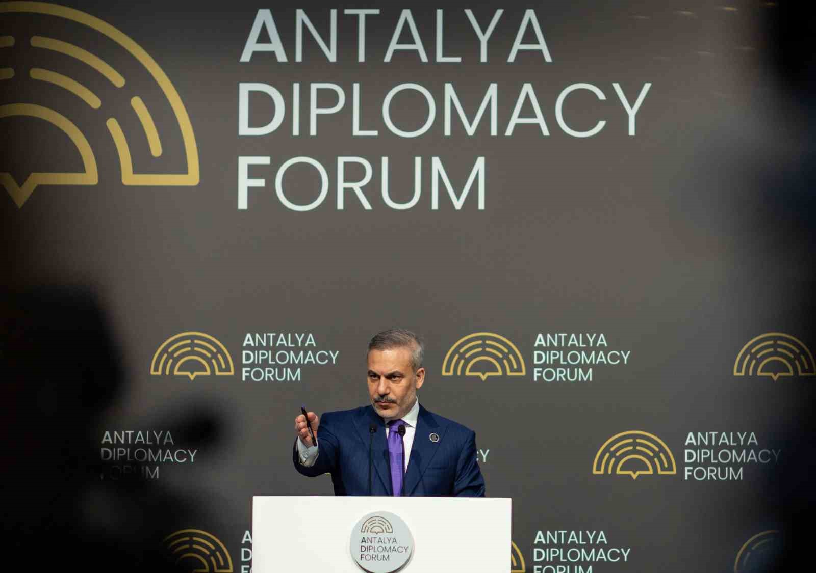 disisleri bakani hakan fidan biz israil gibi degiliz onlar gkry ile birlikte musluman ulkelere ByGcVJnn