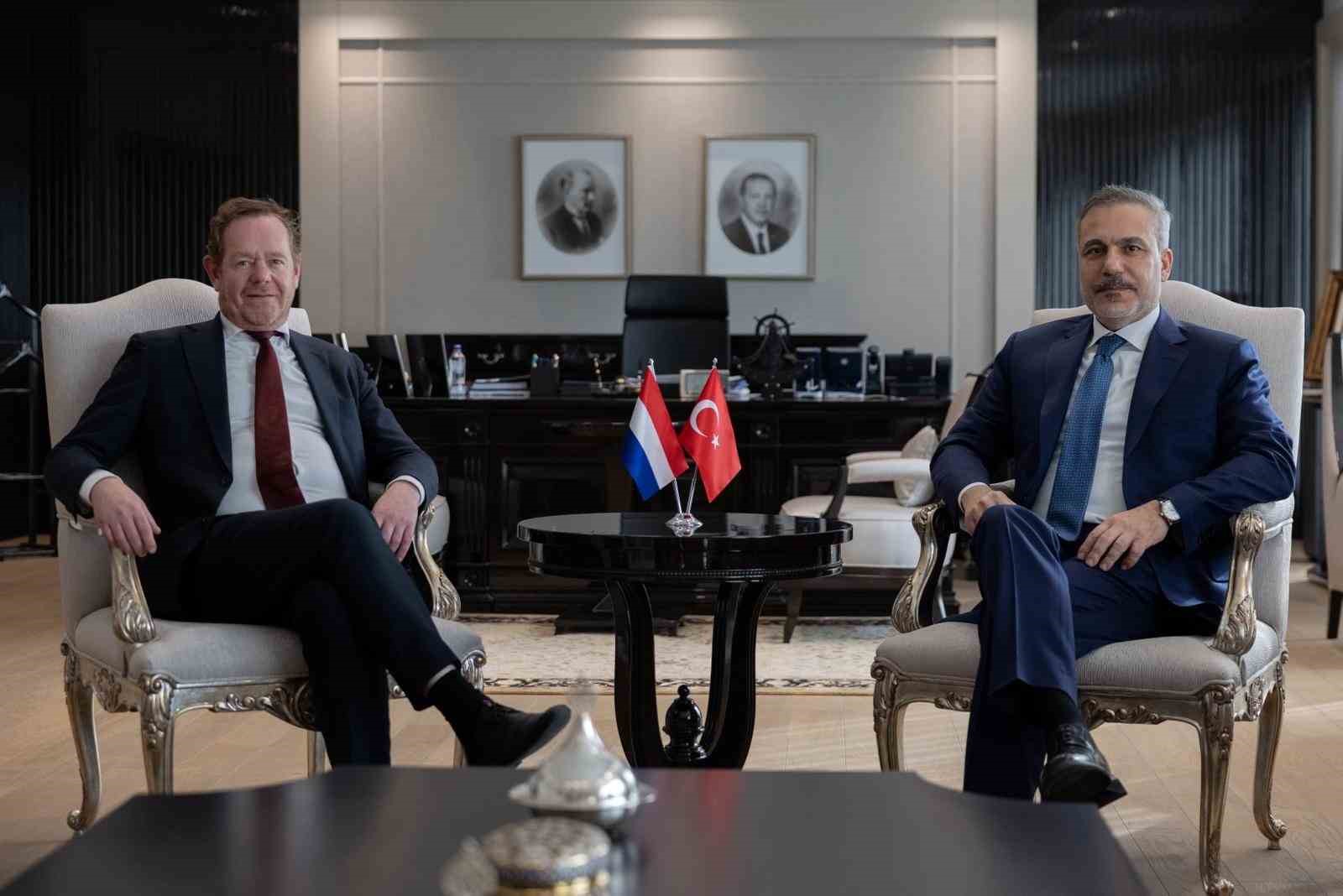 disisleri bakani hakan fidan hollanda adalet ve guvenlik bakani david van weel ile bir w8Tlu6KH