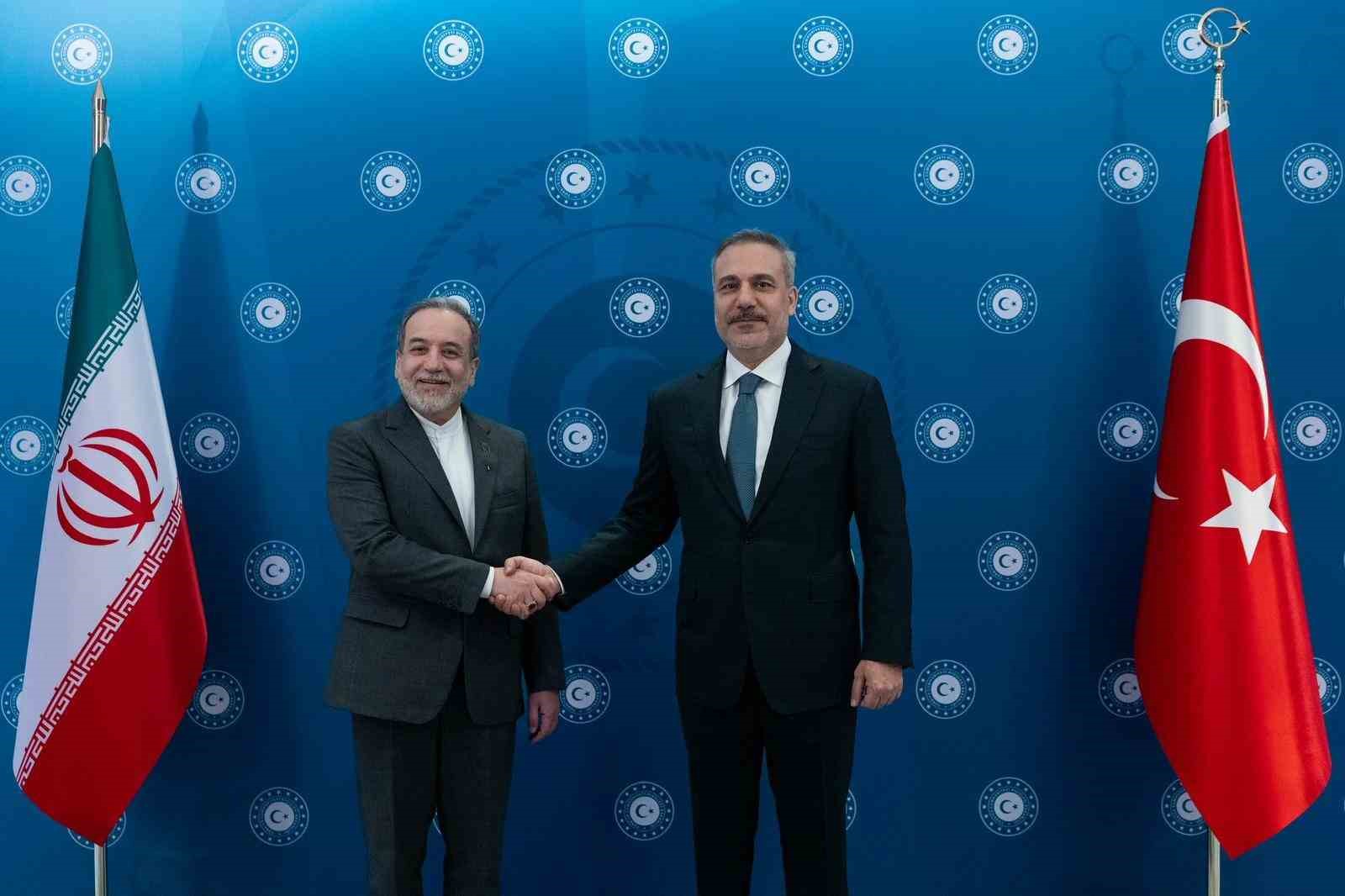 Dışişleri Bakanı Hakan Fidan, İranlı mevkidaşı Arakçi ile bir araya geldi 4 disisleri bakani hakan fidan iranli mevkidasi arakci ile bir araya geldi 0 ibB8mHqB