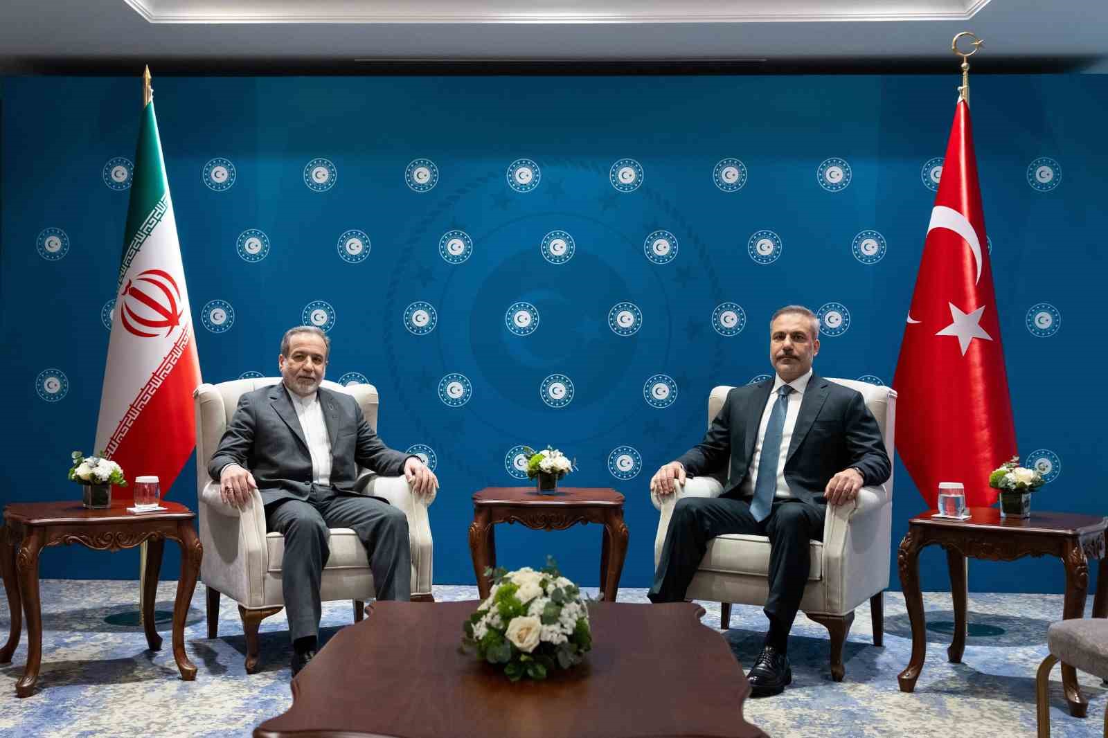 Dışişleri Bakanı Hakan Fidan, İranlı mevkidaşı Arakçi ile bir araya geldi 5 disisleri bakani hakan fidan iranli mevkidasi arakci ile bir araya geldi 1 K3DVZC3N