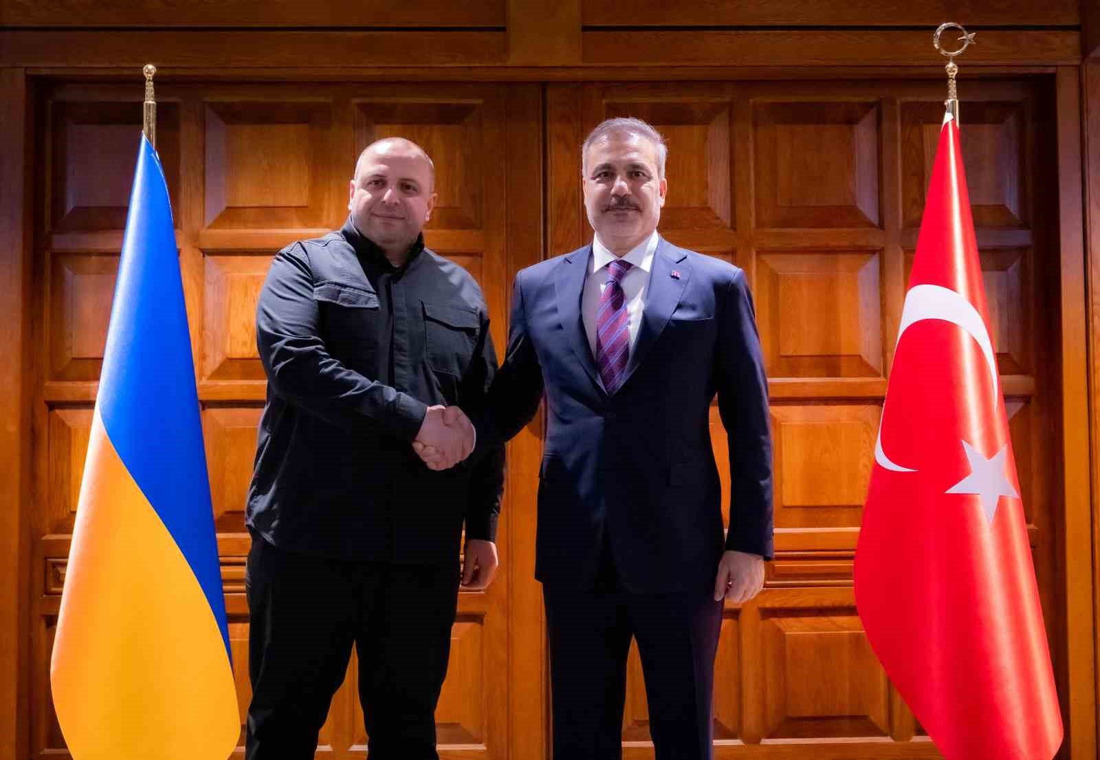 Dışişleri Bakanı Hakan Fidan, Ukrayna Milli Güvenlik ve Savunma Konseyi Sekreteri Rüstem Umerov ile Ankara’da bir araya geldi. 6 disisleri bakani hakan fidan ukrayna milli guvenlik ve savunma konseyi sekreteri rustem umerov ile zmhmhTV4
