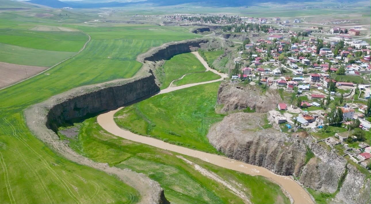 Diyadin Kanyonu’nun doğal güzelliği dron ile görüntülendi 5 diyadin kanyonunun dogal guzelligi dron ile goruntulendi 1 zwbqcYz8