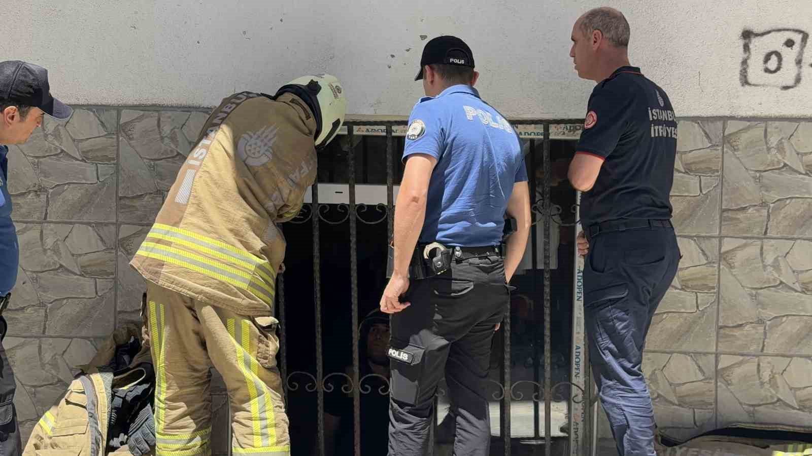 Diyaliz hastası evinde mahsur kaldı, camdan yardım istedi 7 diyaliz hastasi evinde mahsur kaldi camdan yardim istedi 3 Z7nVPnXJ
