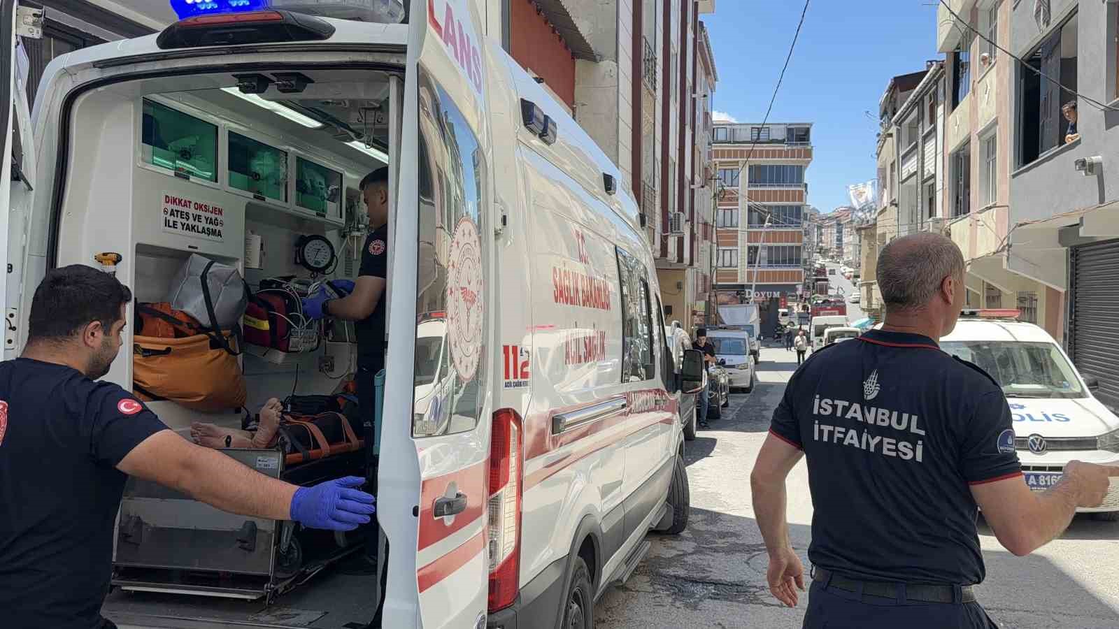 Diyaliz hastası evinde mahsur kaldı, camdan yardım istedi 8 diyaliz hastasi evinde mahsur kaldi camdan yardim istedi 4