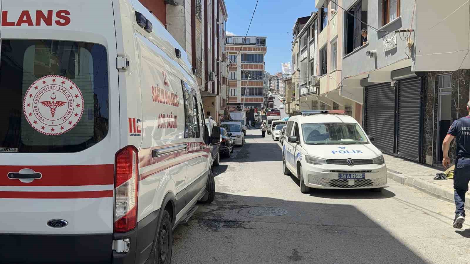 Diyaliz hastası evinde mahsur kaldı, camdan yardım istedi 9 diyaliz hastasi evinde mahsur kaldi camdan yardim istedi 5 EJbvV6si