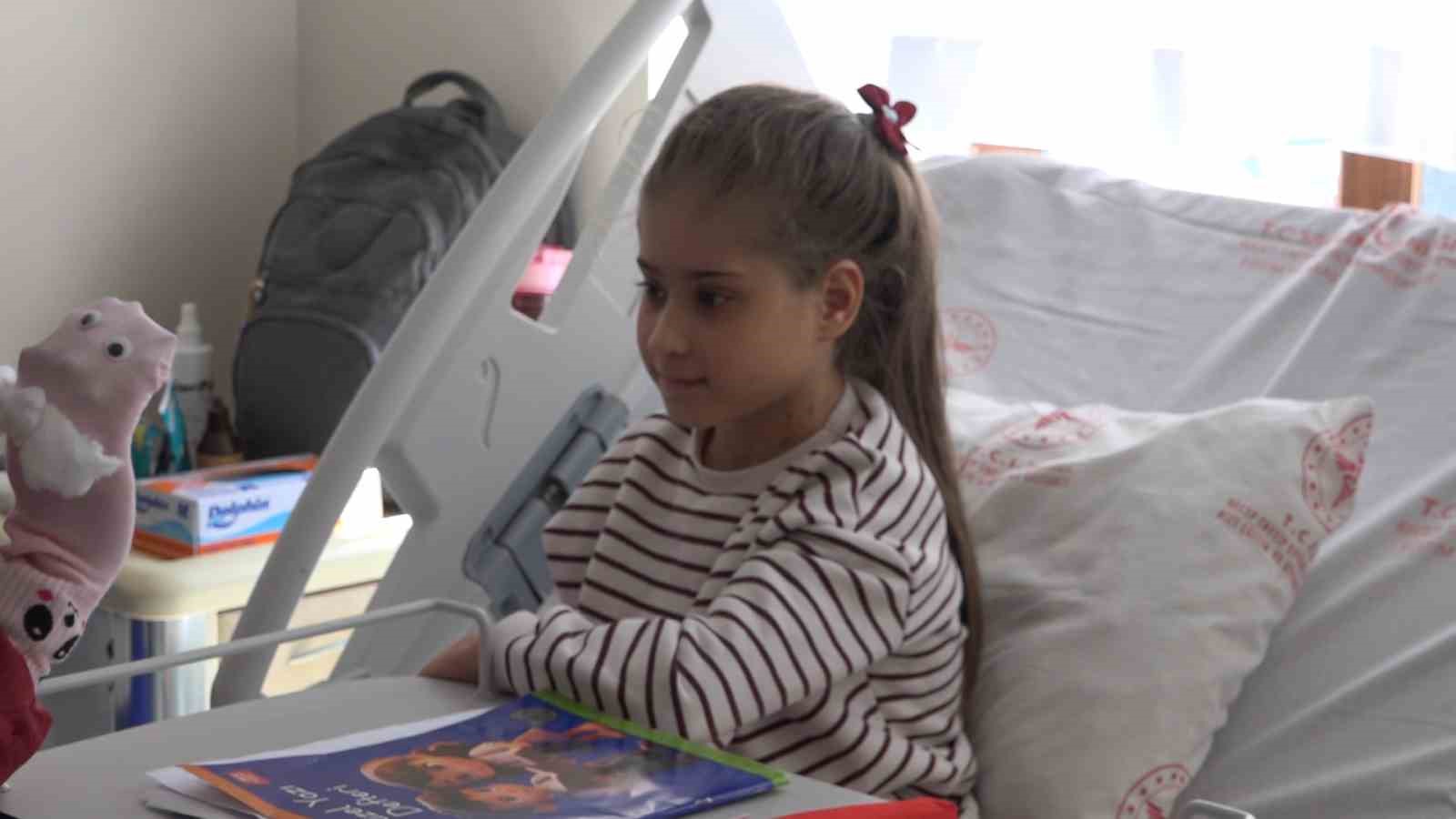Diyaliz merkezinde 13 yaşındaki Melek için okuma yazma seferberliği 7 diyaliz merkezinde 13 yasindaki melek icin okuma yazma seferberligi 3 LRUCnO6B