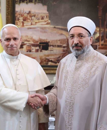 diyanet-isleri-baskani-arpagus-papa-14-leo-ile-gorustu-J5ufA1yK.jpg