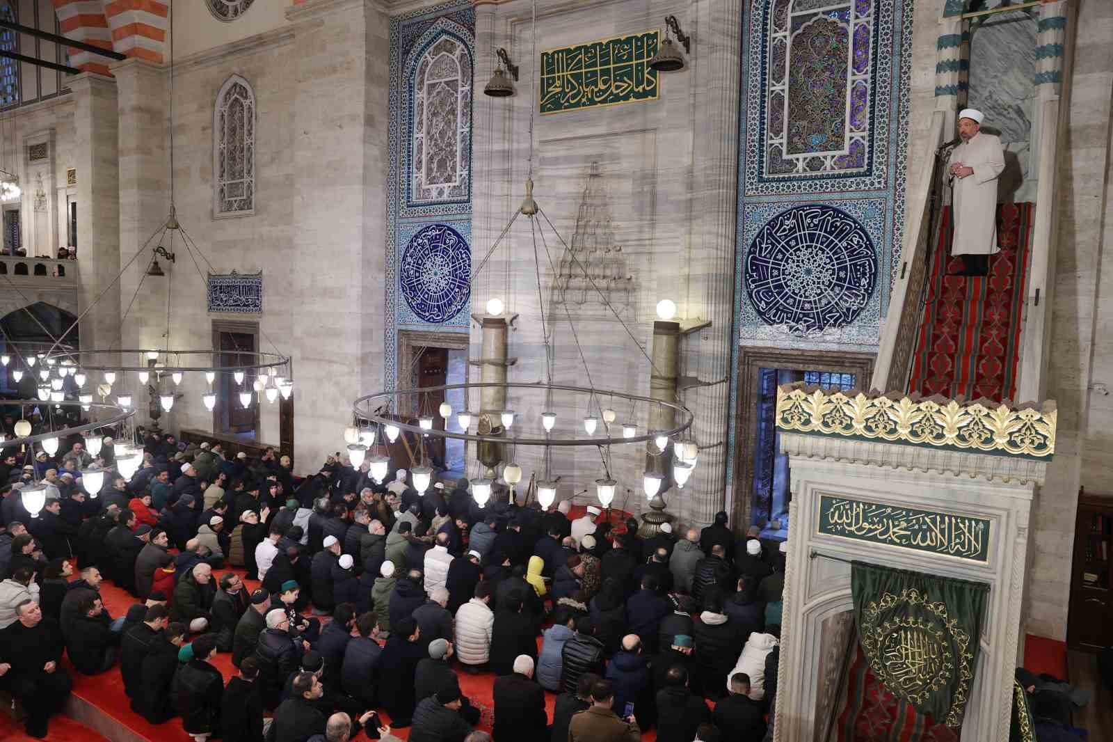 diyanet isleri baskani arpagus suleymaniye camiinde hutbe okudu 3 yO1BdwNU