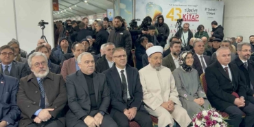 diyanet-isleri-baskani-arpagus-yeryuzunde-kitabin-seruveni-ilahi-hitapla-baslamistir-insanligi-kitap-ile-tanistiranlar-uuHKcE5r.jpg