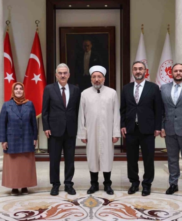 diyanet-isleri-baskani-arpagustan-bursa-valiligine-ziyaret-2YJZmhvL.jpg