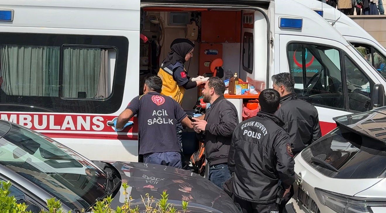 diyarbakir adliyesinde bosanma davasi kavgasi 4 yarali 1 ALuypddY