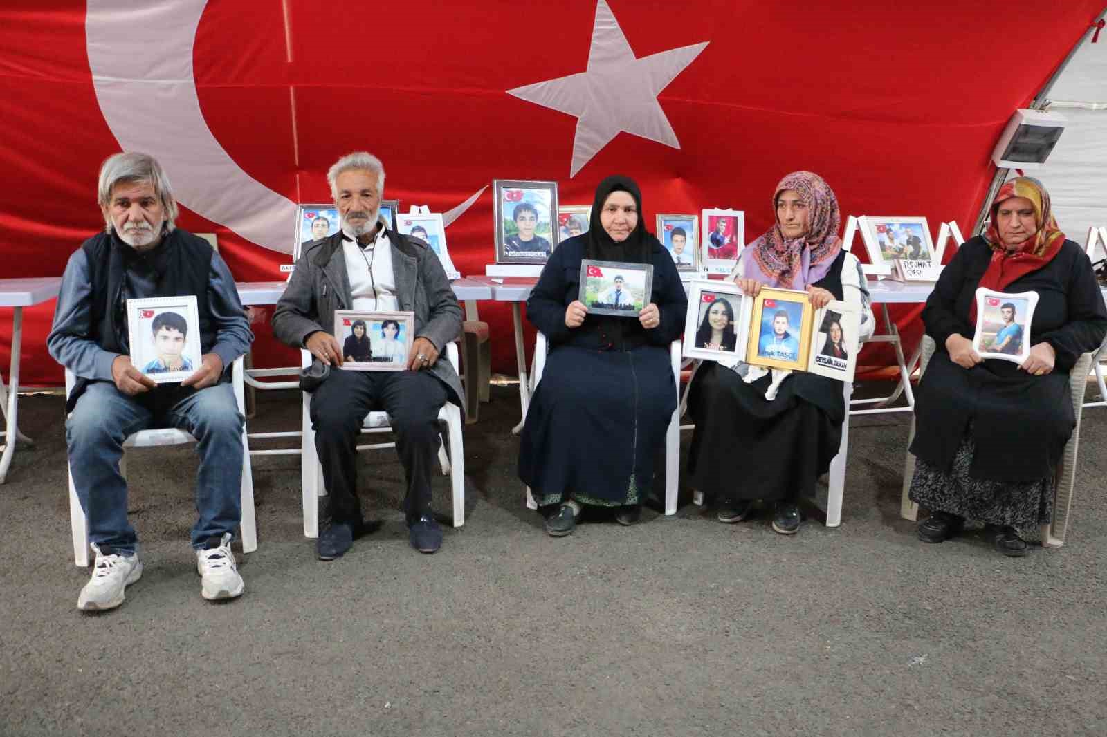 diyarbakir annelerinin evlat nobeti 7 yildir kararlilikla devam ediyor 0 Eh8aLJOT