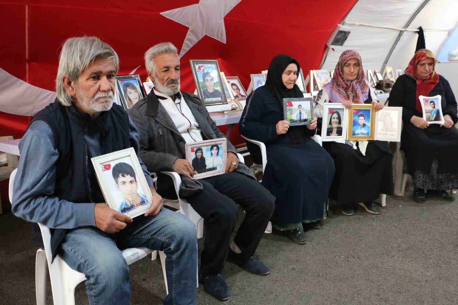 diyarbakir annelerinin evlat nobeti 7 yildir kararlilikla devam ediyor 1 YEvlTavC