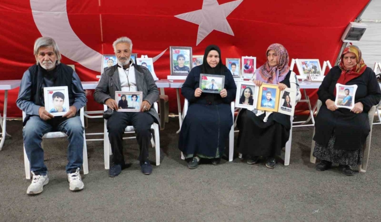 diyarbakir-annelerinin-evlat-nobeti-7-yildir-kararlilikla-devam-ediyor-dVkMgxRC.jpg