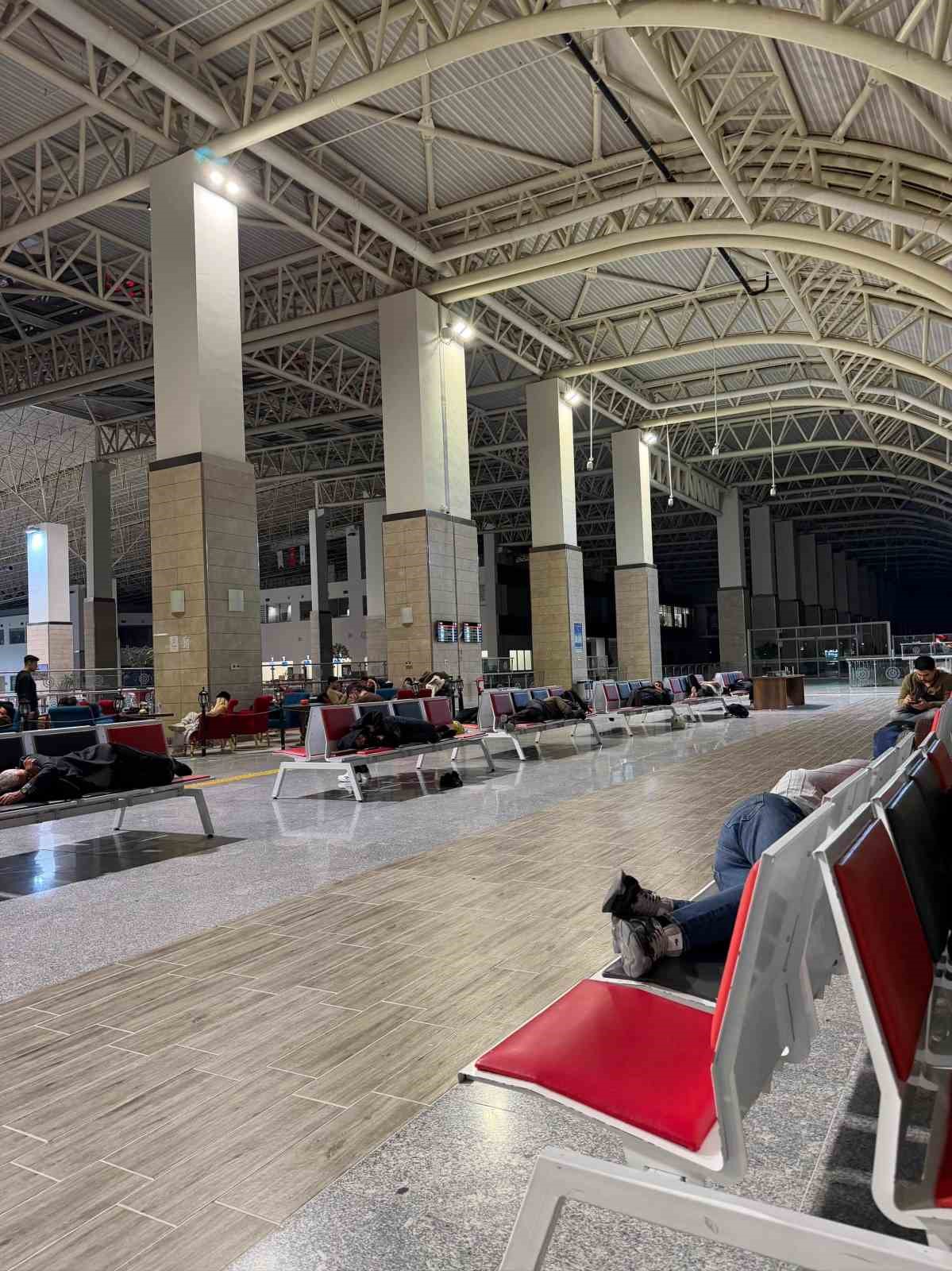 diyarbakir antalya seferini yapan sunexpresin 7 saatlik rotari yolcularin tepkisine sebep oldu 2 Eydu3ygh