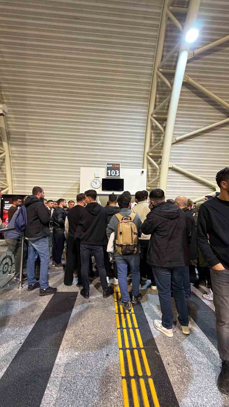 diyarbakir antalya seferini yapan sunexpresin 7 saatlik rotari yolcularin tepkisine sebep oldu 3