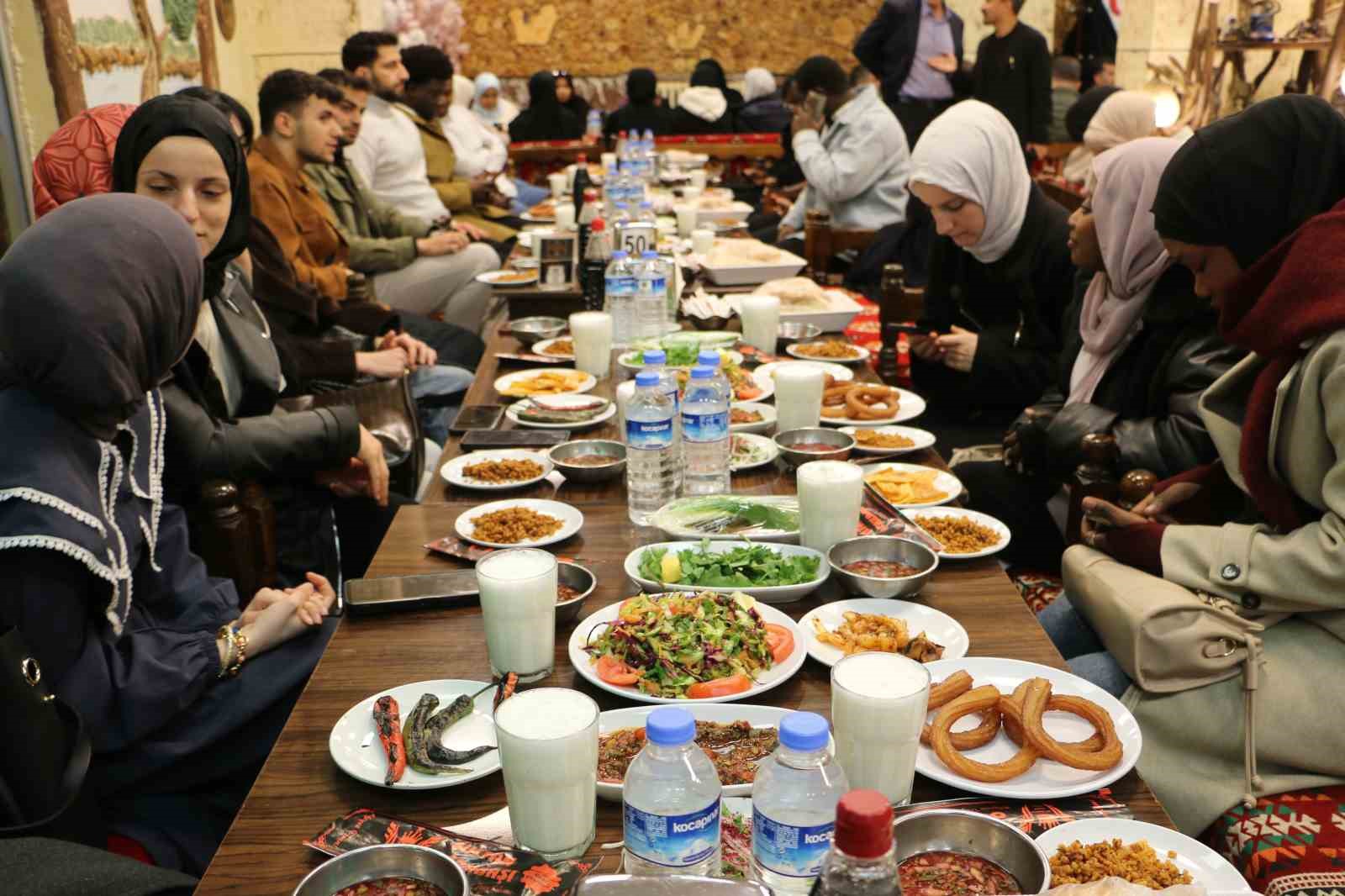 diyarbakir bismil turkmenler dernegi iftar programi duzenledi 0 F5kZEVnD