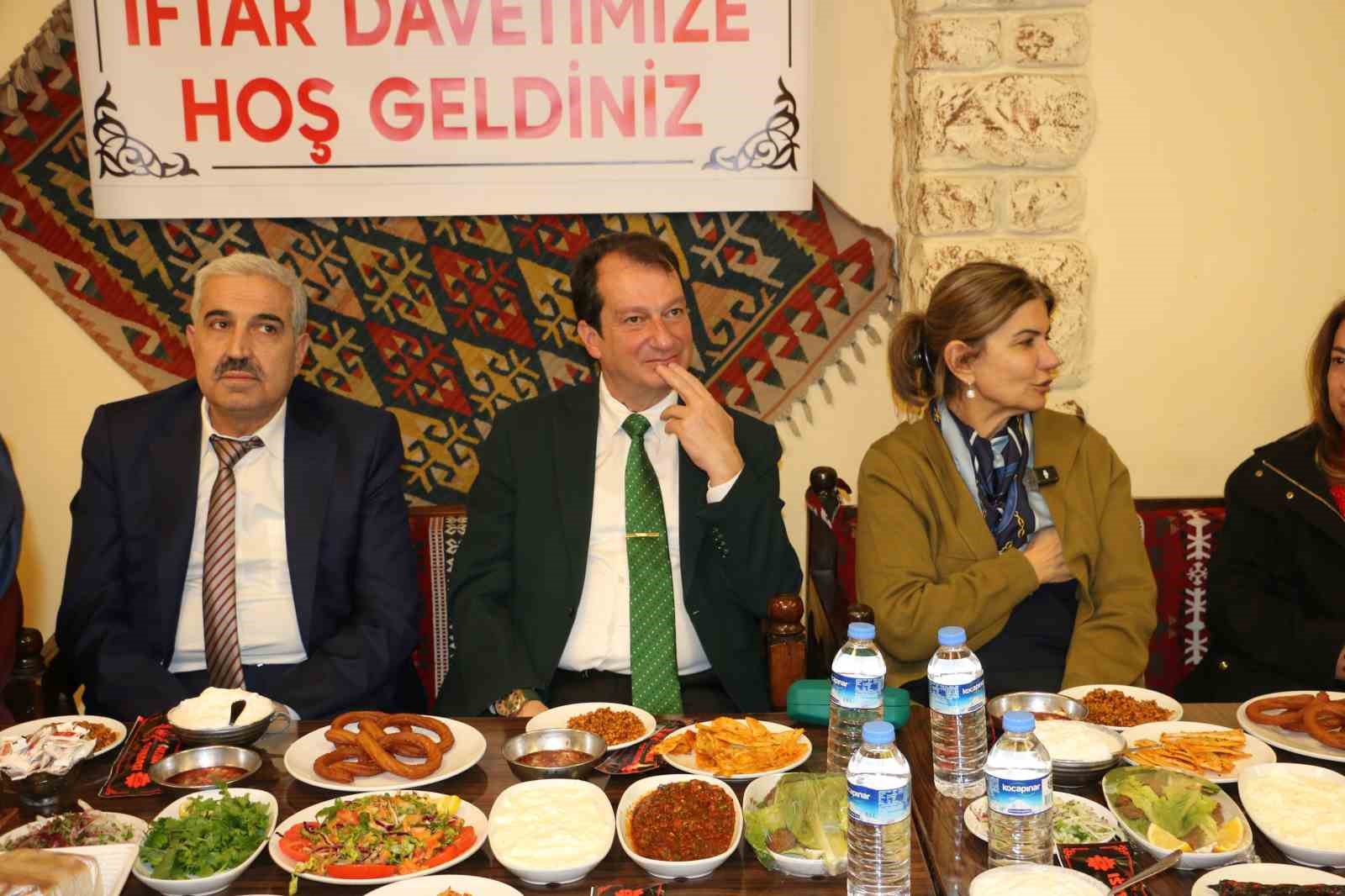 diyarbakir bismil turkmenler dernegi iftar programi duzenledi 3 SmVuZ8FB