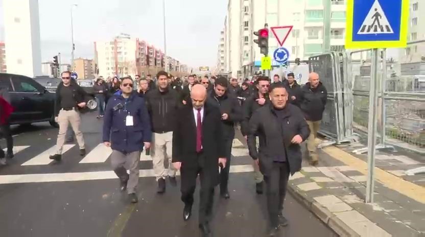 Diyarbakır Emniyet Müdürü Gökduman, Nevruz alanında incelemelerde bulundu 4 diyarbakir emniyet muduru gokduman nevruz alaninda incelemelerde bulundu 0 nllk8E4E