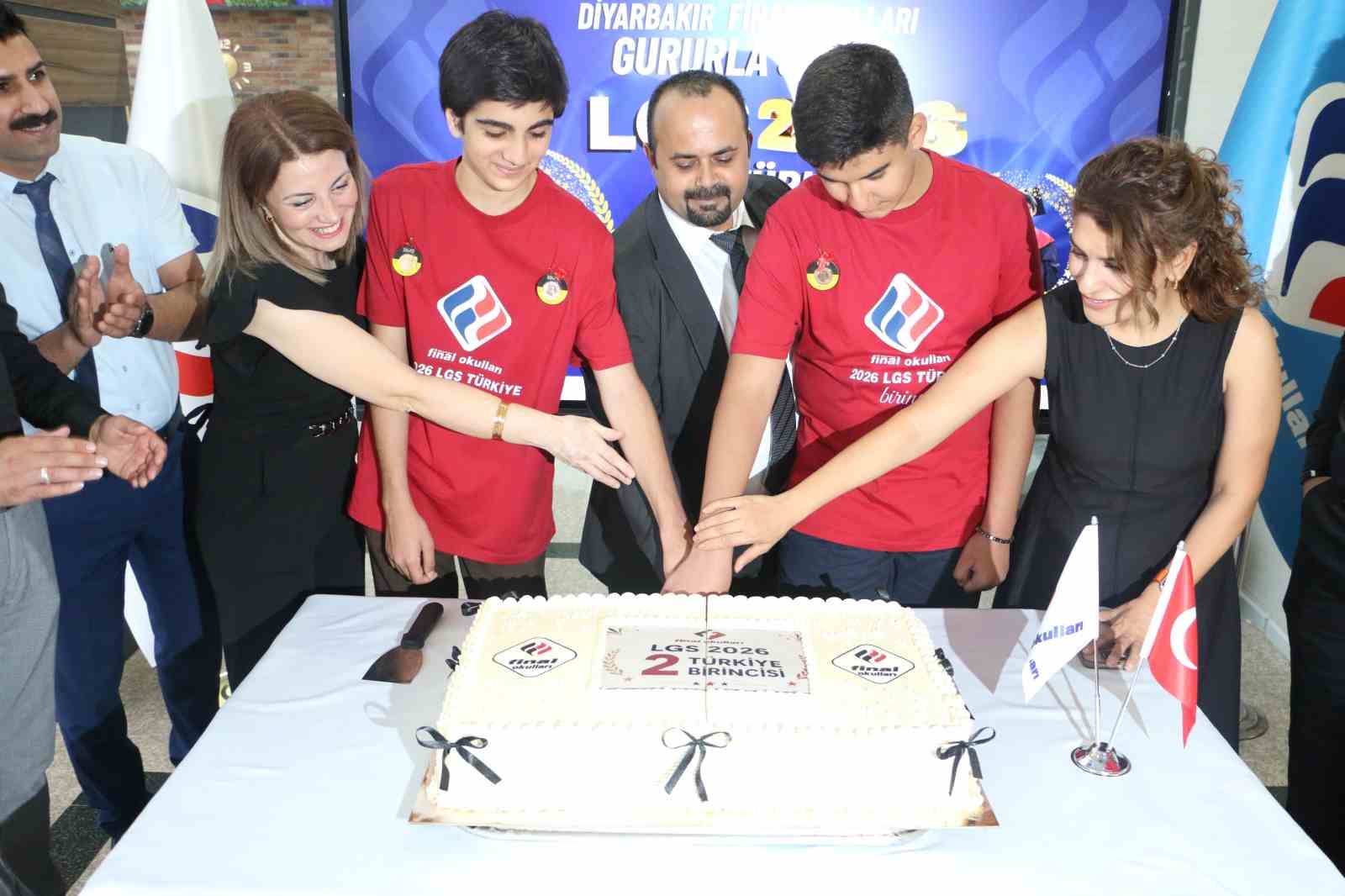 Diyarbakır Final Ortaokulu’ndan LGS’de çifte Türkiye birinciliği 9 diyarbakir final ortaokulundan lgsde cifte turkiye birinciligi 5 uuQ2ytqk