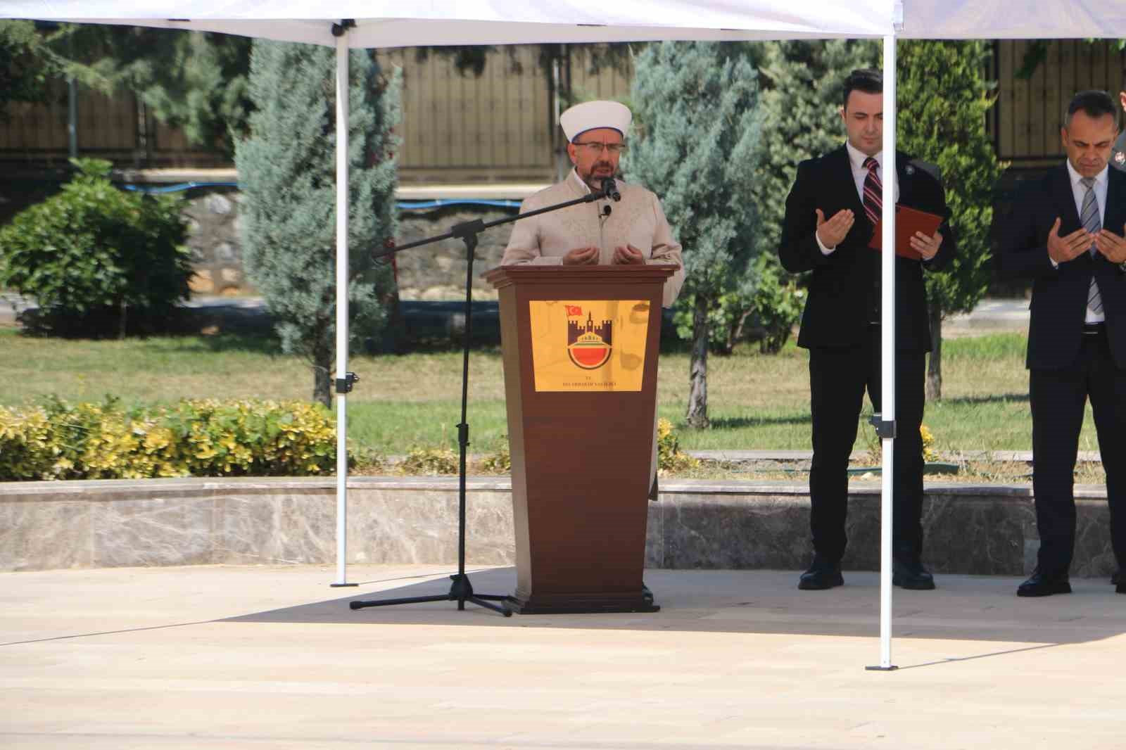 diyarbakir hava sehitliginde 15 temmuz anma programi 1 LQEznrgU