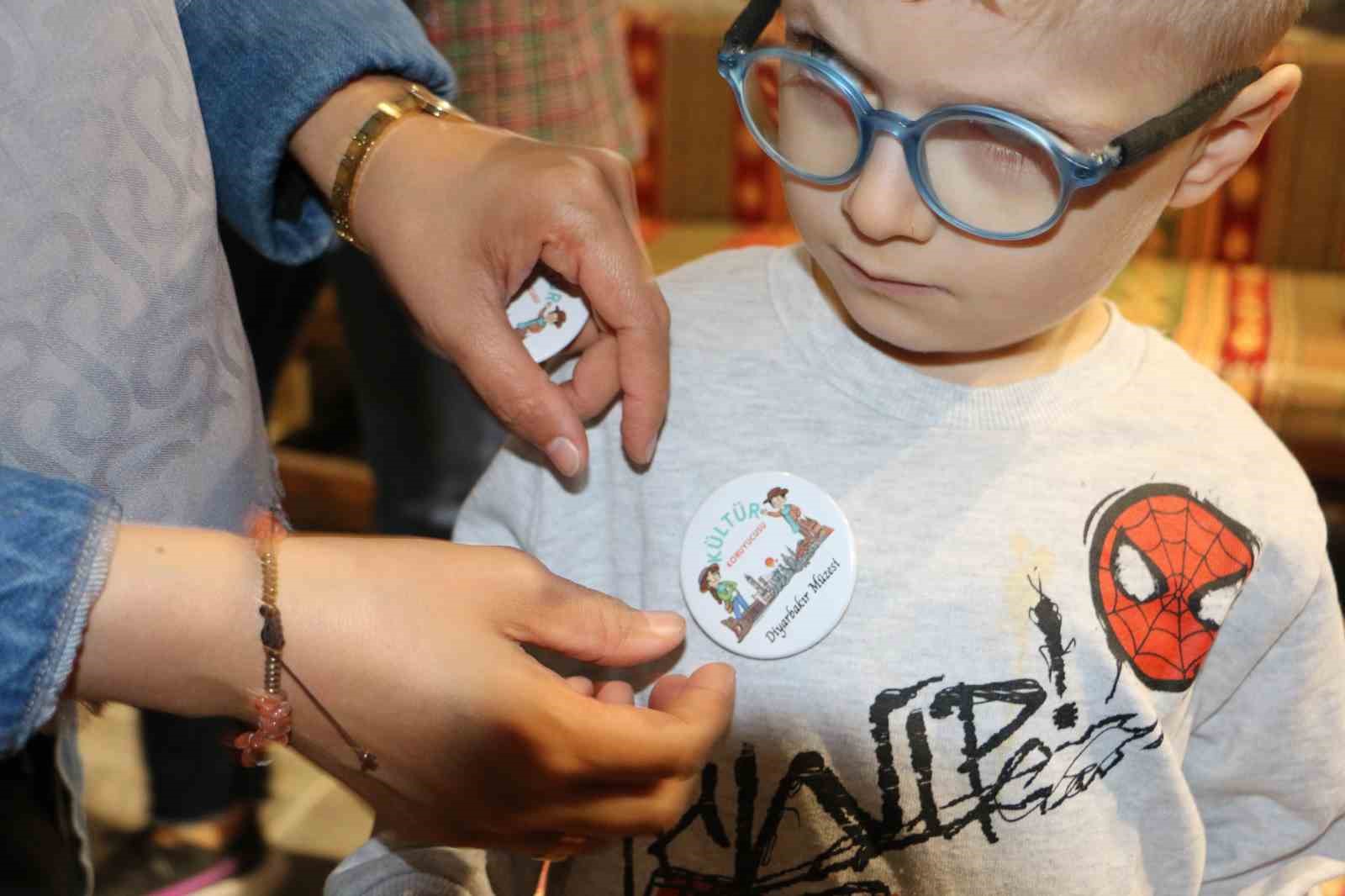 diyarbakir ickale muzesinde kurulan cocuk atolyesinde cocuklar kendi eserlerini yapip sergiliyor 11 gJC9gYtL
