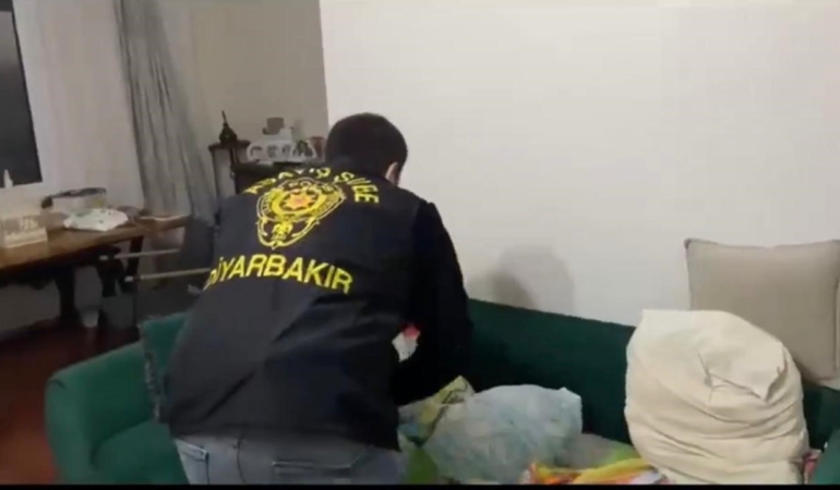 diyarbakir-merkezli-5-ilde-hipnoz-operasyonu-9-tutuklama-1XBq3QXW.jpg
