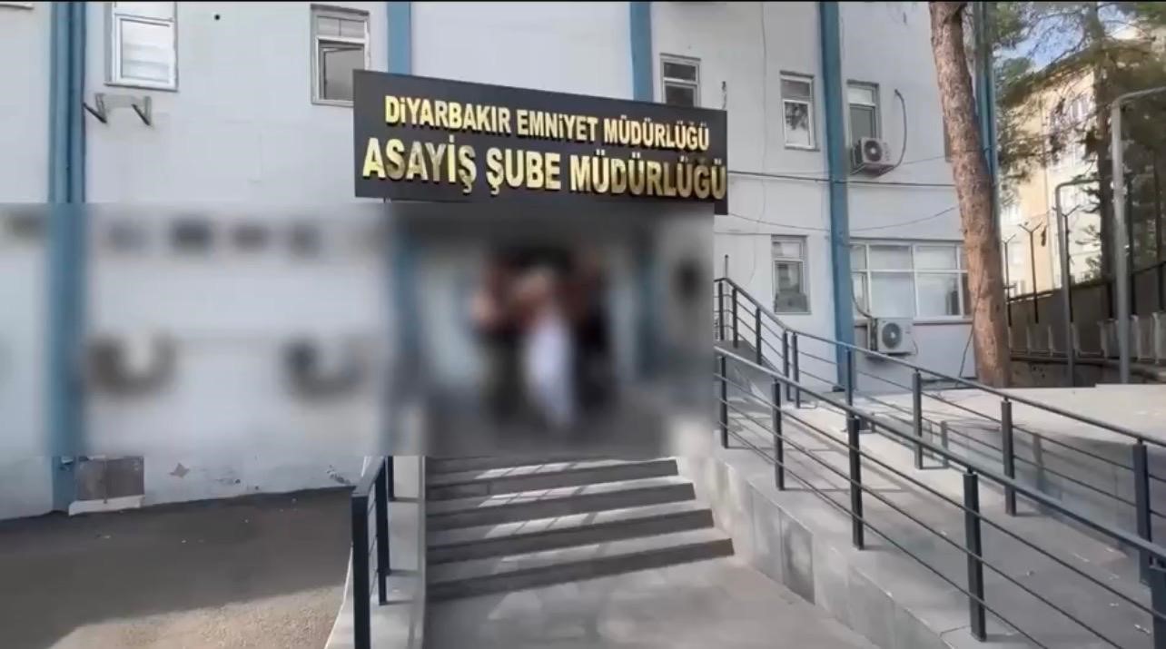 Diyarbakır merkezli 5 ilde ‘Hipnoz’ operasyonu: 9 tutuklama 6 diyarbakir merkezli 5 ilde hipnoz operasyonu 9 tutuklama 2 W2GhBGmv
