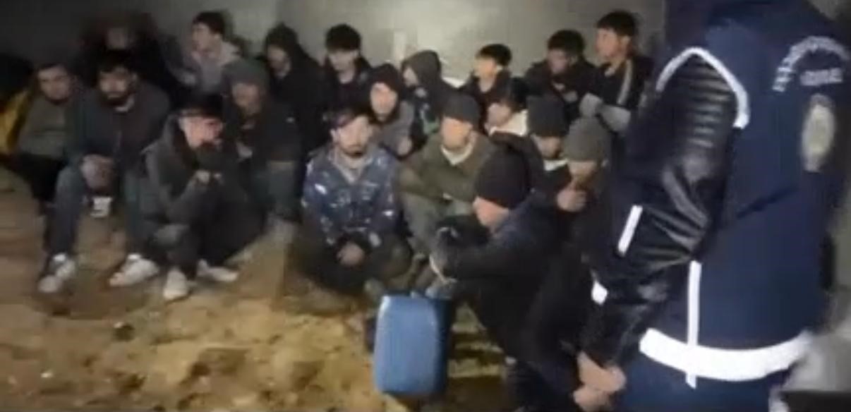 Diyarbakır merkezli göçmen kaçakçılığı operasyonu: 115 düzensiz göçmen yakalandı 4 diyarbakir merkezli gocmen kacakciligi operasyonu 115 duzensiz gocmen yakalandi 0 Rk1GnQHa