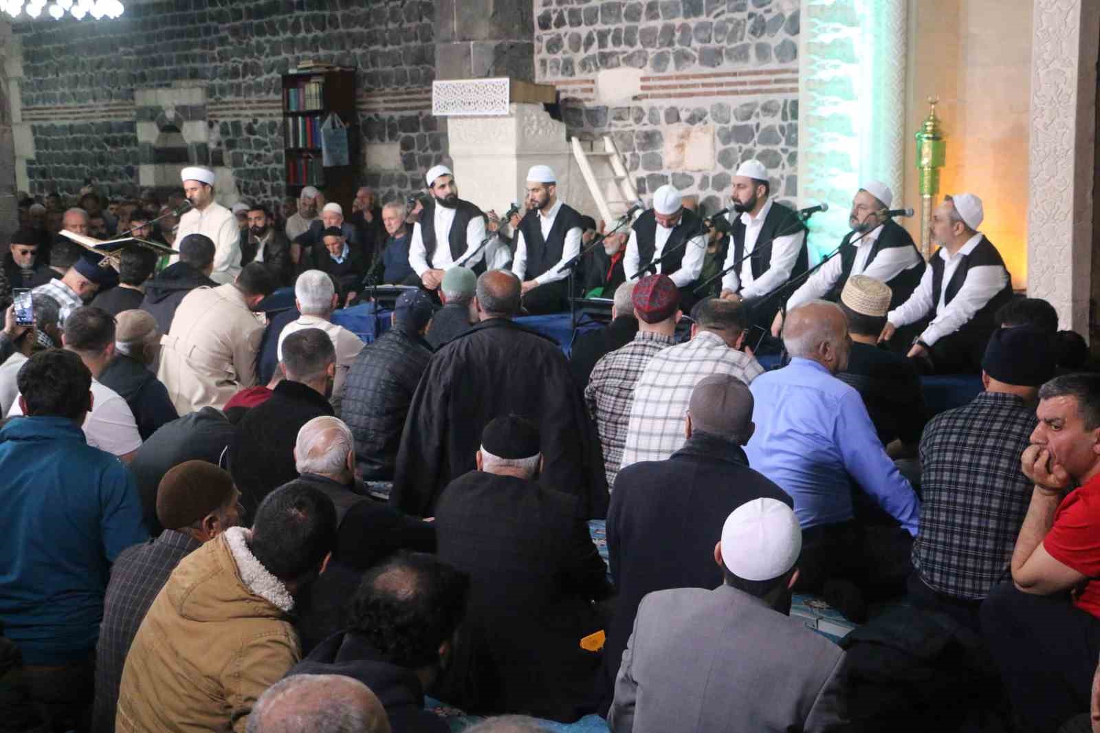 diyarbakir ulu camide kadir gecesi idrak edildi 3 iZOP1Lh9