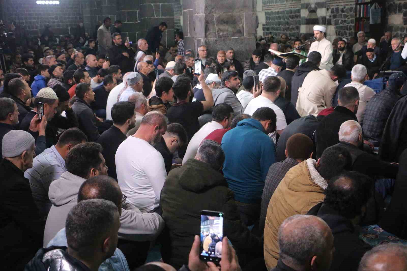 diyarbakir ulu camide kadir gecesi idrak edildi 4 pCR1fI1V