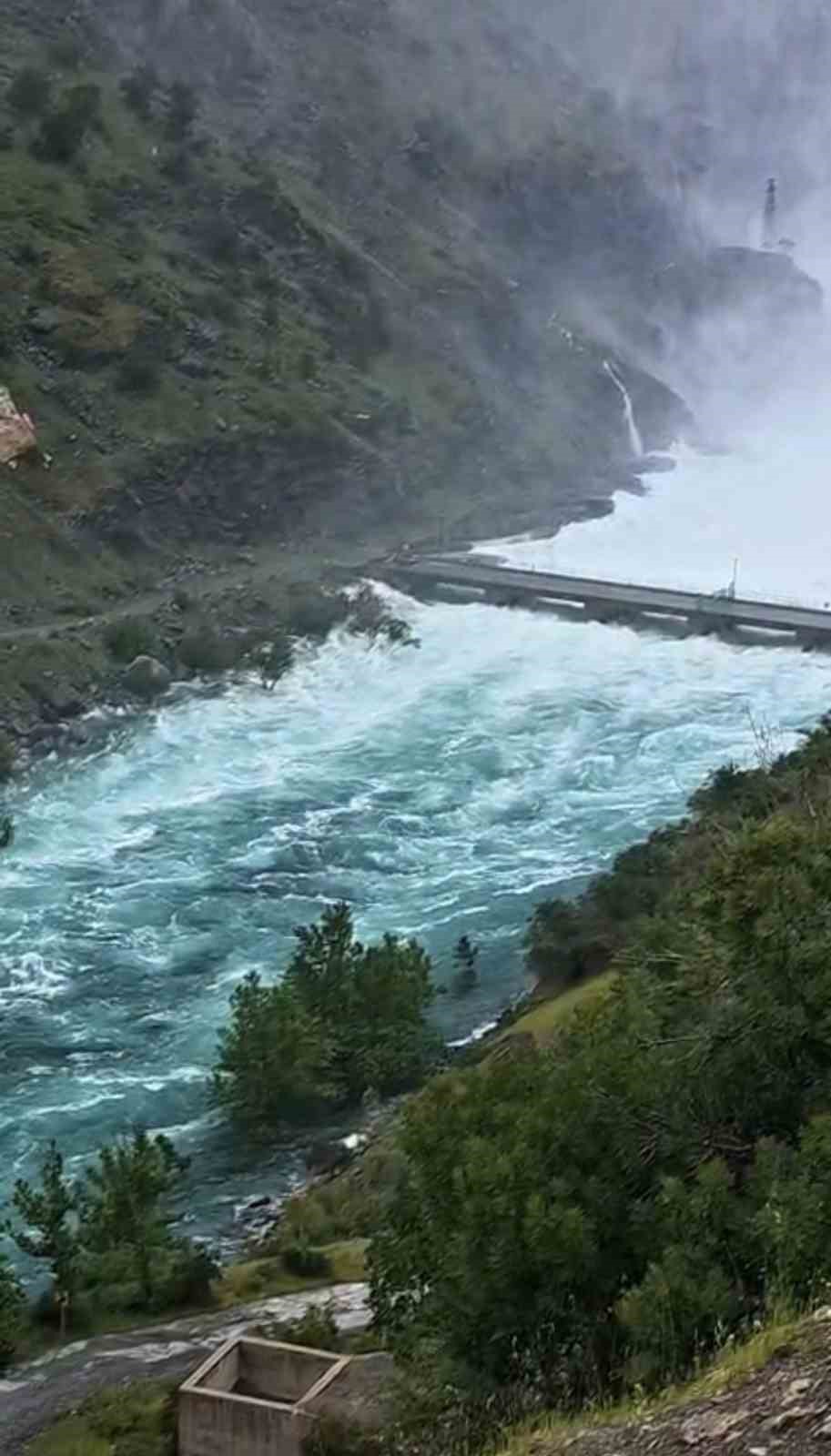 diyarbakir ve malatyayi birbirine baglayan kopru hasar aldi 1 gyGC4wL2