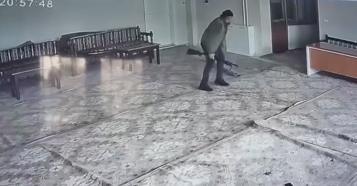 diyarbakirda 1 kisinin oldugu silahli saldiriya iliskin 4 tutuklama 0 9Y6Qvw1S